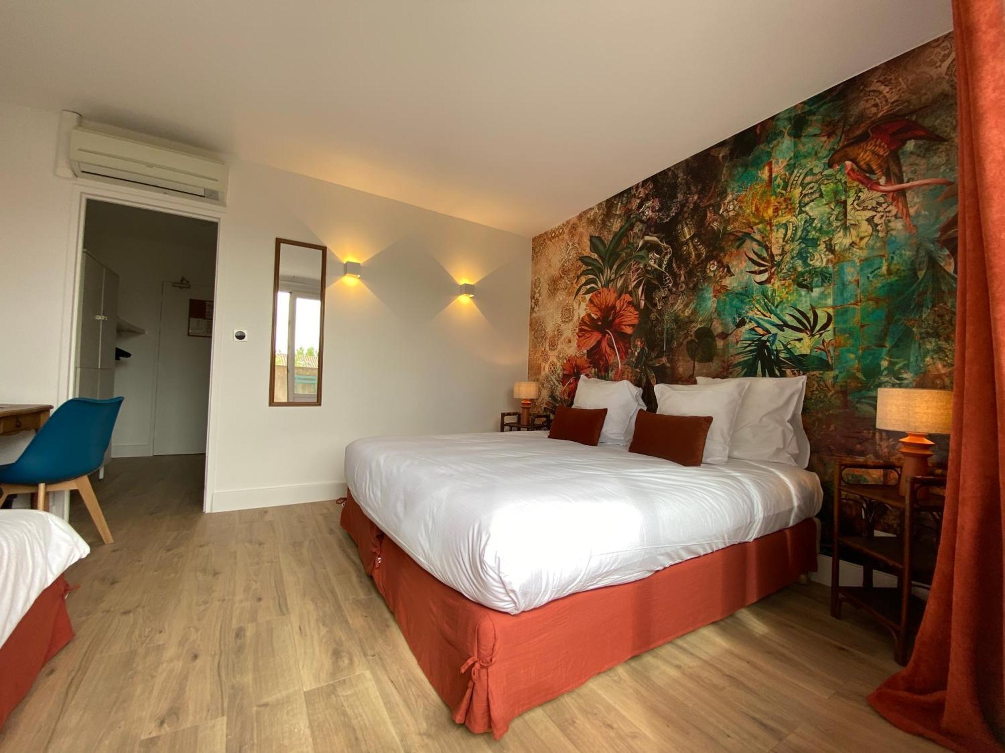 Logis Hotel Medieval, Montelimar Nord 로슈마우르 외부 사진